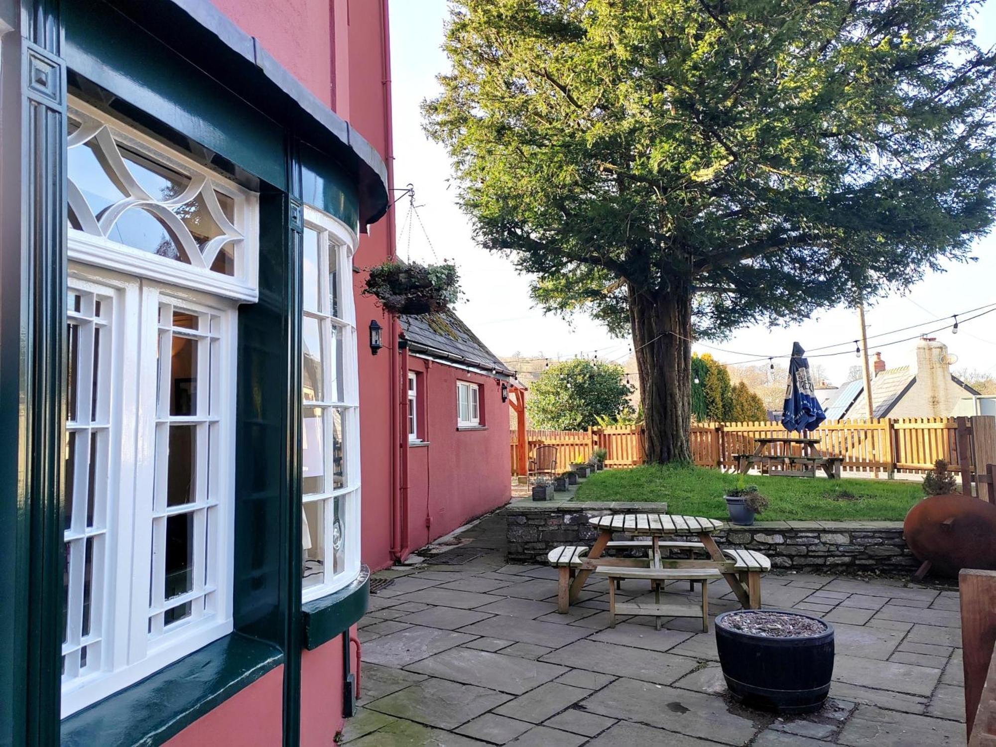 The Castle Coaching Inn Trecastle Exteriér fotografie